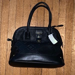 A black London fog purse